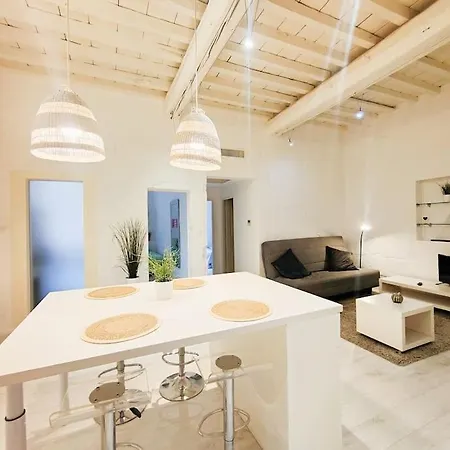 Le Flocon 2 Maison Carree Centre Historique Apartment *